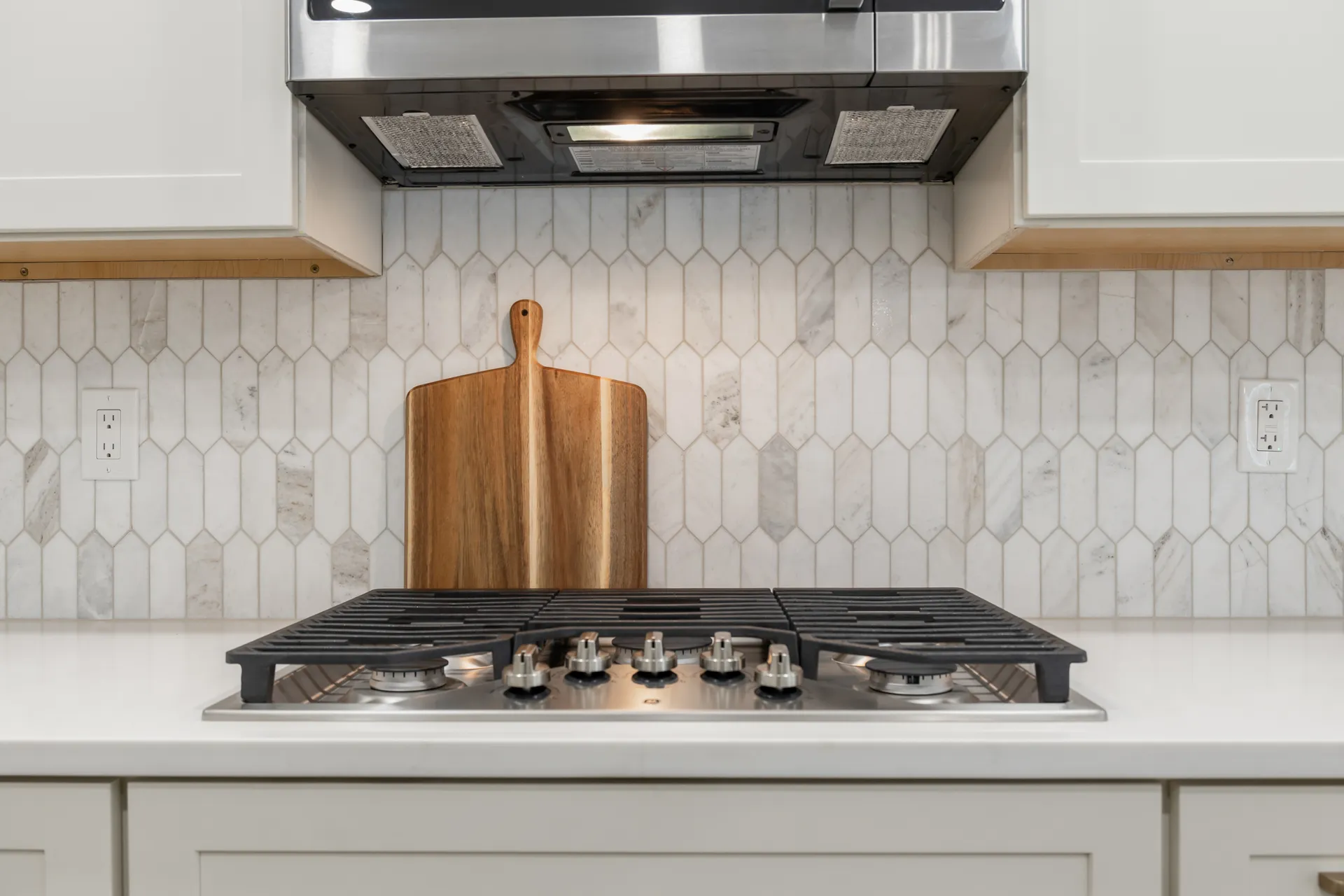 Range hood, Tile backsplash — Duluth kitchen remodel by HomeVantage